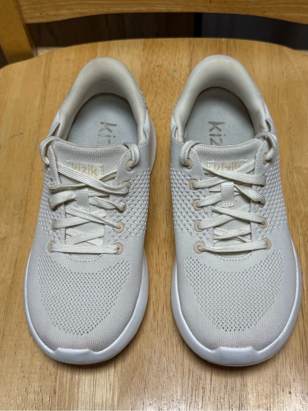 Kizik white crème hands free slip on sneakers shoes size 6.5 wide